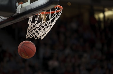 NBA篮球比赛激烈对抗场景